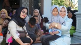 Dokumentasi Foto Kegiatan Plt  Bupati Langkat Tiorita Surbakti di Rumah Olahan Kedelai 