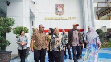 Dokumentasi Foto Kegiatan Plt Bupati Langkat Tiorita Surbakti di Jakarta Bersama Perwakilan Korban Banjir Langkat 