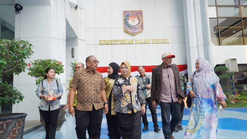 Dokumentasi Foto Kegiatan Plt Bupati Langkat Tiorita Surbakti di Jakarta Bersama Perwakilan Korban Banjir Langkat 