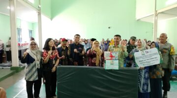 Kepedulian Nyata PT MBK Ventura Kembali Hadir di Pasirjambu, OJK Edukasi Literasi Keuangan Warga