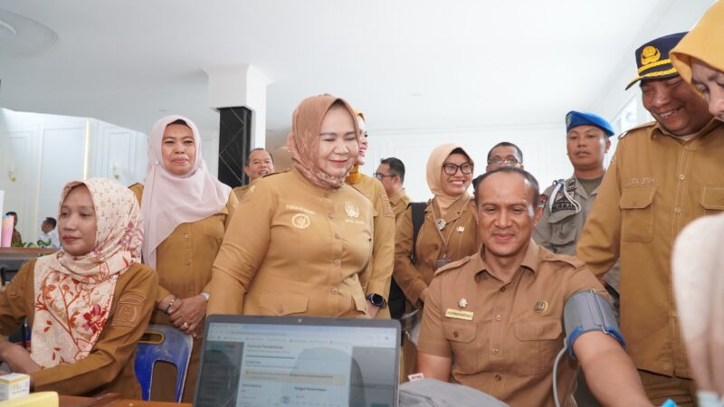 Dokumentasi Foto Kegiatan Plt Bupati Langkat Tiorita Surbakti di Donor Darah 