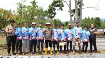Kapolres Gayo Lues Bersama Forkopimda Ikuti Penanaman Bawang Putih Serentak