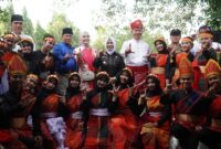 Dokumentasi Foto Kegiatan Bupati Langkat Tiorita Surbakti di Acara HUT RI ke 81 SMA Negeri 1 Stabat