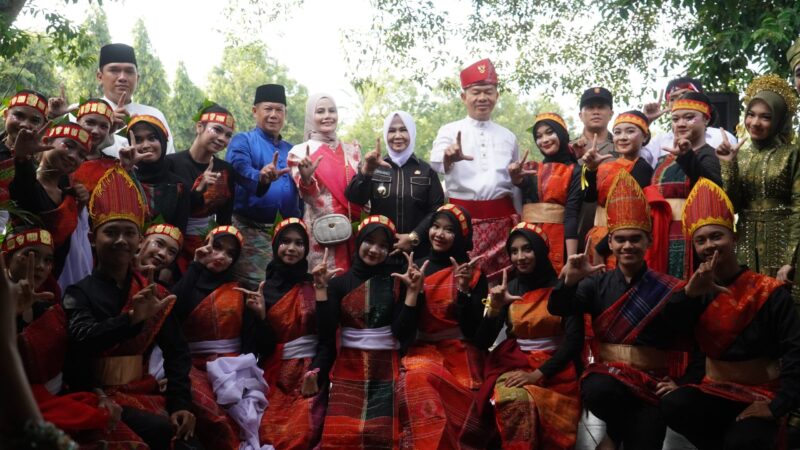 Dokumentasi Foto Kegiatan Bupati Langkat Tiorita Surbakti di Acara HUT RI ke 81 SMA Negeri 1 Stabat 