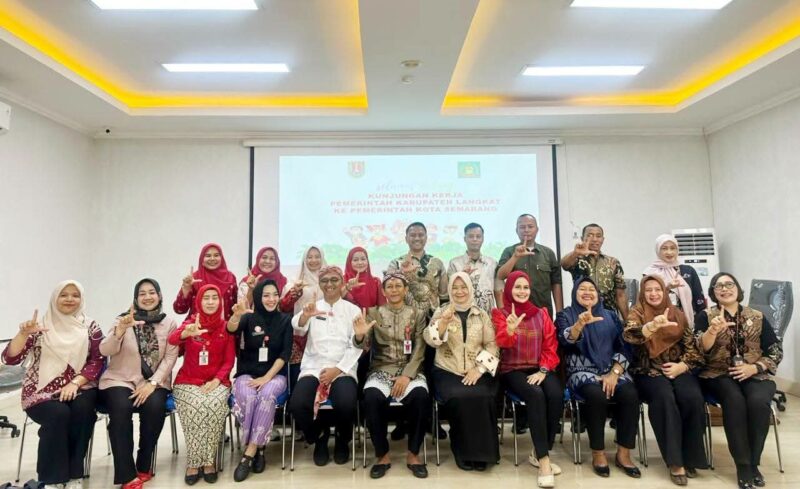 Dokumentasi Foto Kegiatan Plt Bupati Langkat Tiorita Surbakti di Semarang 