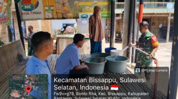 Babinsa Bonto Rita Dampingi Penyaluran Air Bersih untuk Warga Terdampak Kekeringan