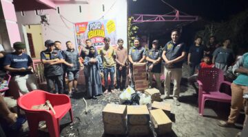 Tak Kenal Waktu, Komunitas Pajero Sport Bantaeng Terobos Malam Salurkan Bantuan untuk Korban Kebakaran Di Desa Tombolo