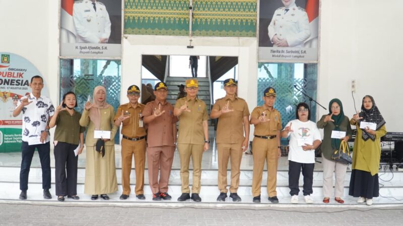 Dokumentasi Foto Kegiatan H . Amril Nasution di Upacara Bersama ASN Kabupaten Langkat 
