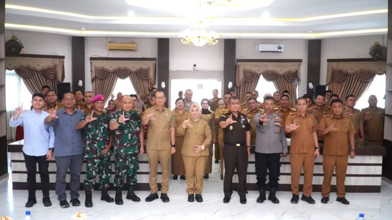 Dokumentasi Foto Kegiatan Plt Bupati Langkat Tiorita Surbakti Membahas Cuaca Ekstrem 