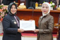 Dokumentasi Foto Kegiatan Plt Bupati Langkat Tiorita Surbakti di Paripurna DPRD Kabupaten Langkat 