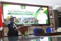 Dokumentasi Foto Kegiatan Plt Bupati Langkat Tiorita Surbakti di Pengadaan Barang dan Jasa 
