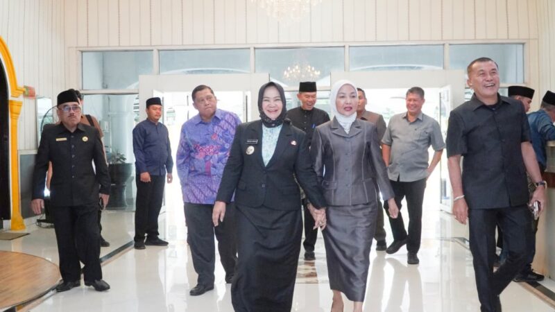Dokumentasi Foto Kegiatan Plt Bupati Langkat Tiorita Surbakti di Paripurna DPRD 