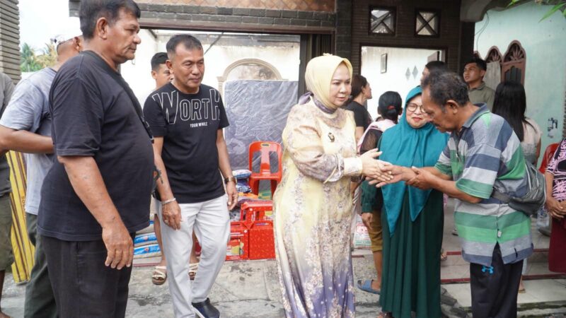 Dokumentasi Foto Kegiatan Bupati Langkat di Kecamatan Salapian Membantu Masyarakat Korban Kebakaran 