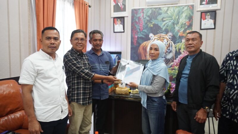 Dokumentasi Foto Kegiatan Ketua DPRD Kabupaten Langkat Sri Bana PA Bersama LSM Bitra Indonesia 