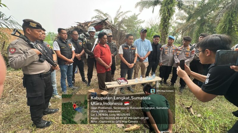 Dokumentasi Foto Kegiatan Kapolres Langkat AKBP Hannry PH Tambunan Bersama BNN, Polisi Militer AD, Forkopimda Kabupaten Langkat Gerebek Sarang Narkoba di Desa Karang. Anyar