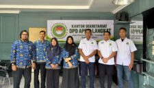 Dokumentasi Foto Kegiatan DPD APPSI Mengajukan Permohonan ke Bakesbangpol Turut Hadir Ketua Aan Arbanik di dampingi Bendahara David H.Pardede