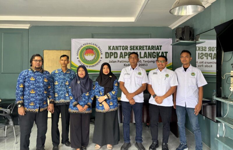 Dokumentasi Foto Kegiatan DPD APPSI Mengajukan Permohonan ke Bakesbangpol Turut Hadir Ketua Aan Arbanik di dampingi Bendahara David H.Pardede