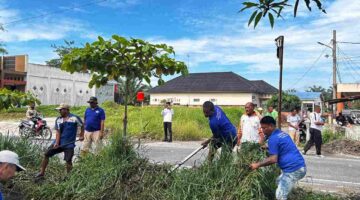 Hadapi Musim Hujan, Lapas Labuhan Ruku Gelar Kerja Bakti Bersihkan Drainase Bersama Kepala Desa Pahang