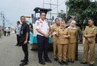 Dokumentasi Foto Kegiatan Plt.Bupati Langkat  Tiorita Surbakti Meninjau Jalan Secanggang 